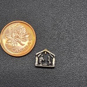 Origami Owl Silver Nativity Charm With Swarovski Crystal. 2015